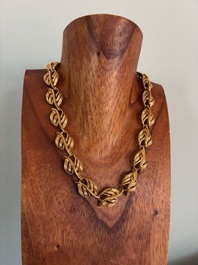 Vintage Trifari Gold-Tone Twisted Knot Necklace